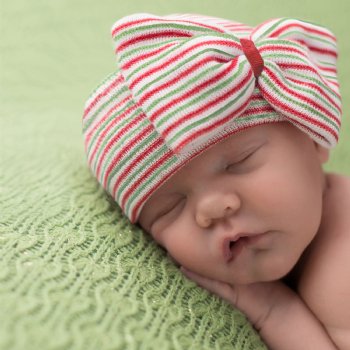 Ilybean Red, Green and White Christmas Bow Nursery Cap